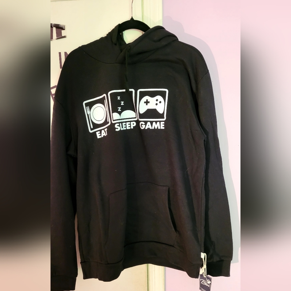 Oversized black gaming hoodie size XL, unisex, 85% cotton & 15% polyester.
